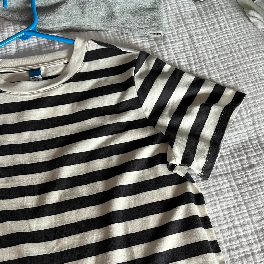 Old Navy Grey and White Striped T-shirt Dress - Picture 3 of 3